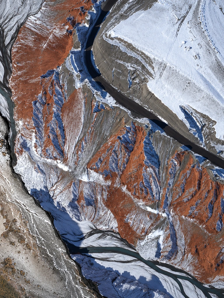 水痕与地层，安集海大峡谷，DJI_0098.DNG。水的行迹