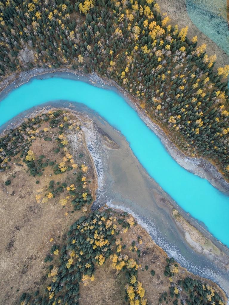 蓝色的转弯，喀纳斯，DJI_0015.DNG。